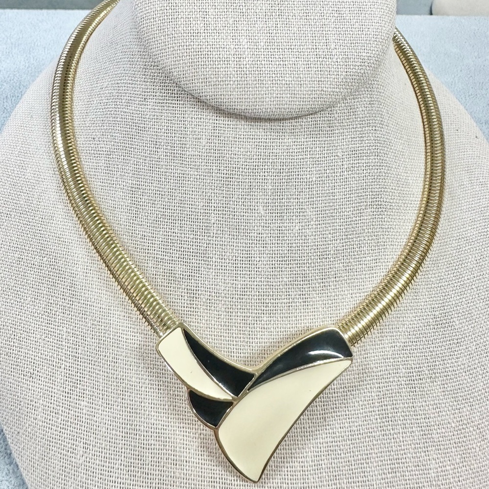 Vintage Trifari Kunio Matsumoto Style Cream Black Enamel Omega Necklace